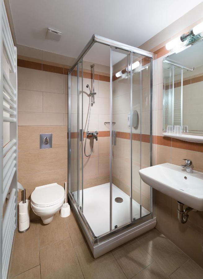 Hotel Honti Wellness Es Konferencia Szalloda Вишеград Экстерьер фото