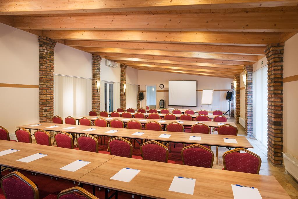 Hotel Honti Wellness Es Konferencia Szalloda Вишеград Экстерьер фото