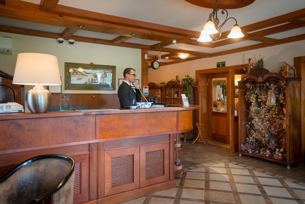 Hotel Honti Wellness Es Konferencia Szalloda Вишеград Экстерьер фото