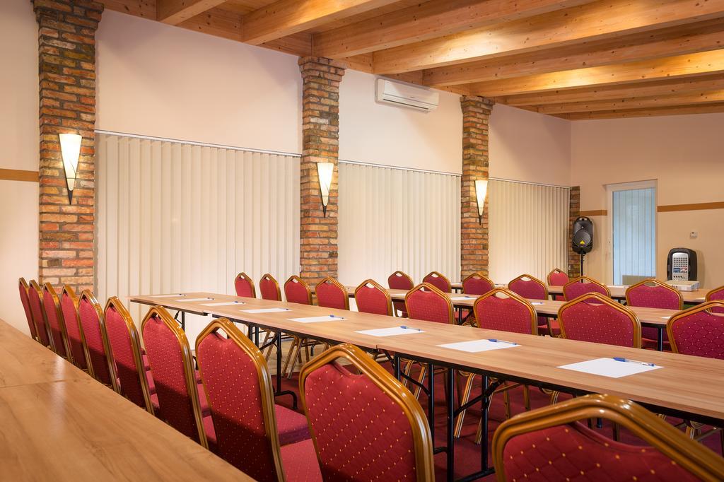 Hotel Honti Wellness Es Konferencia Szalloda Вишеград Экстерьер фото