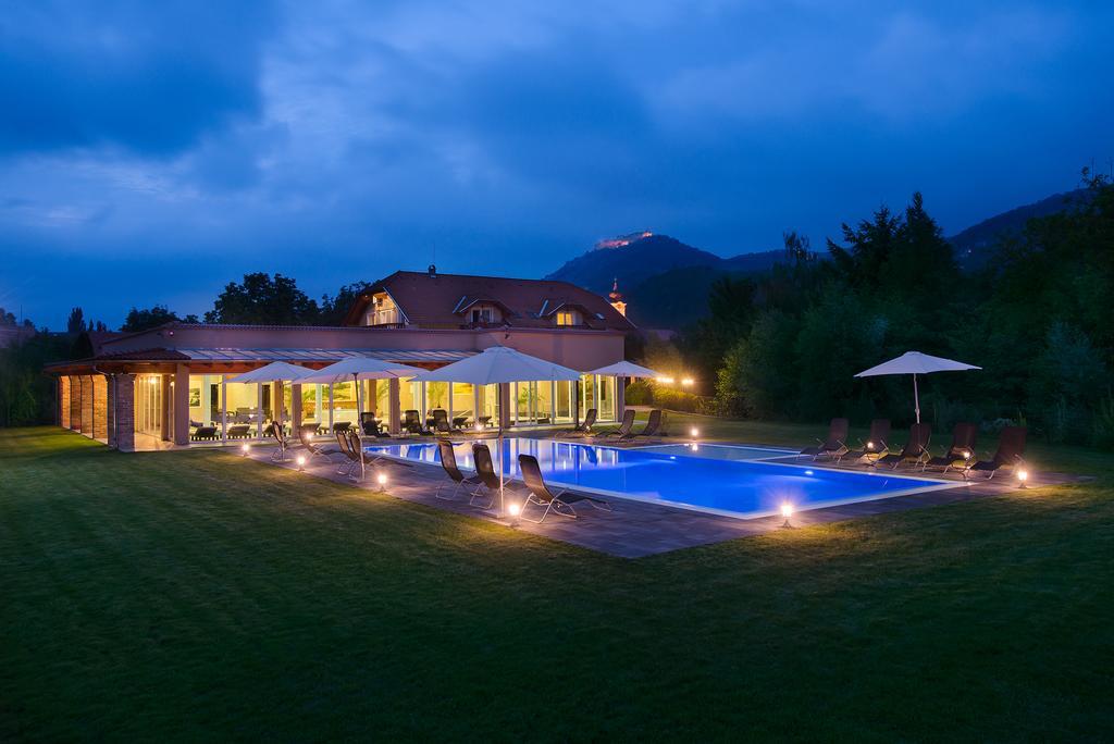Hotel Honti Wellness Es Konferencia Szalloda Вишеград Экстерьер фото