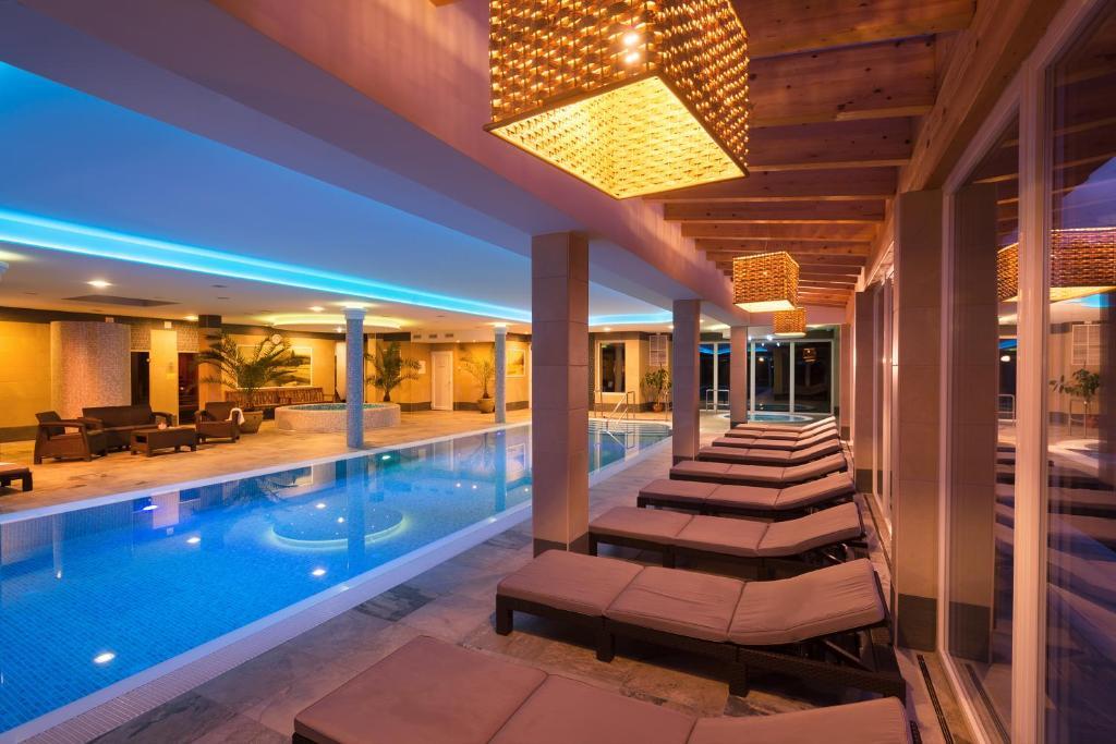 Hotel Honti Wellness Es Konferencia Szalloda Вишеград Экстерьер фото