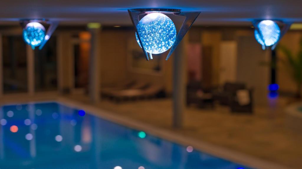 Hotel Honti Wellness Es Konferencia Szalloda Вишеград Экстерьер фото