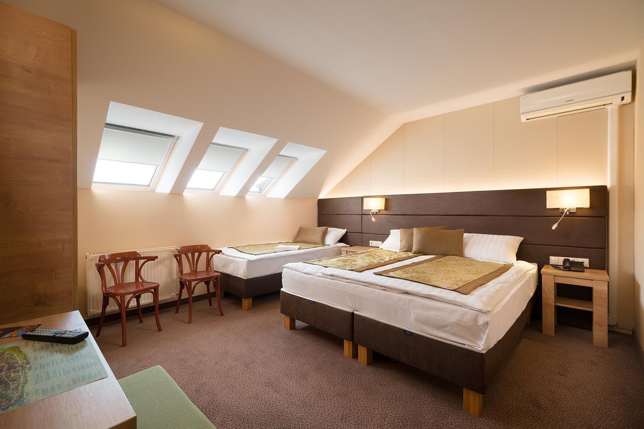Hotel Honti Wellness Es Konferencia Szalloda Вишеград Экстерьер фото