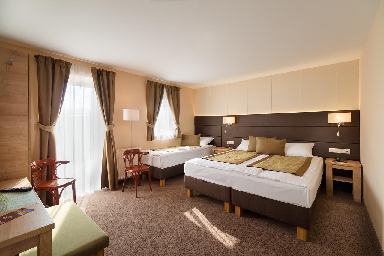 Hotel Honti Wellness Es Konferencia Szalloda Вишеград Экстерьер фото